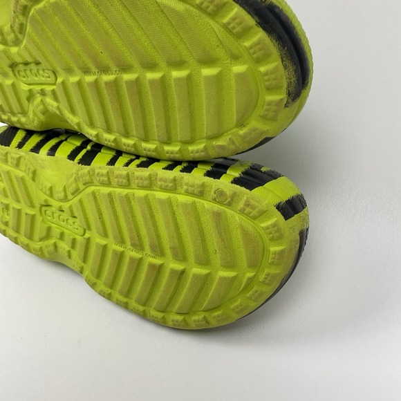 Crocs Zebra Print Fuzz Lined Clogs Mens 6 Womens 8 Neon Green Black Shoes - Picture 11 of 13